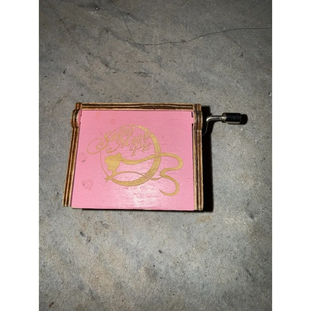 Sailor Moon Design Pink Wooden Manual Hand Crank Crank-Operated Music Box